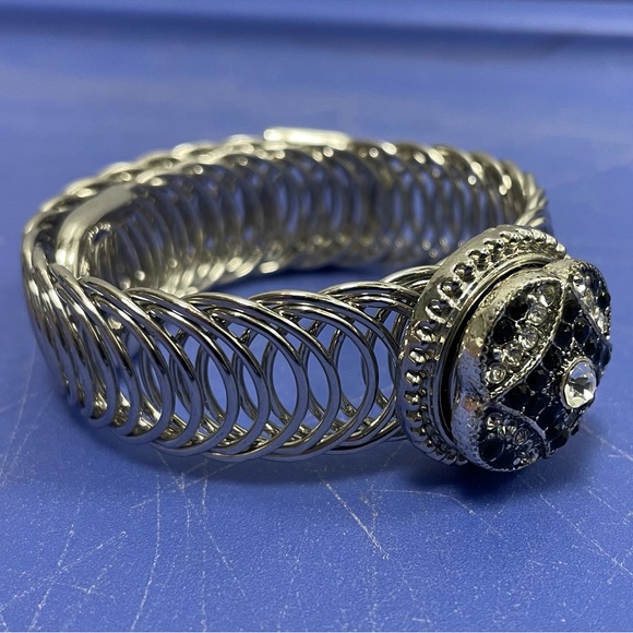 Expandable Easy Wear Snap Button Bracelet - Picture 3 of 7